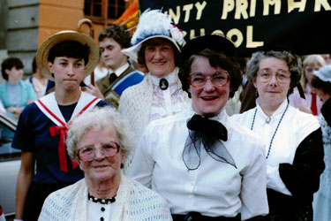 Centenary of building of Union Road Bridge when many townspeople dressed in Victorian costumes.